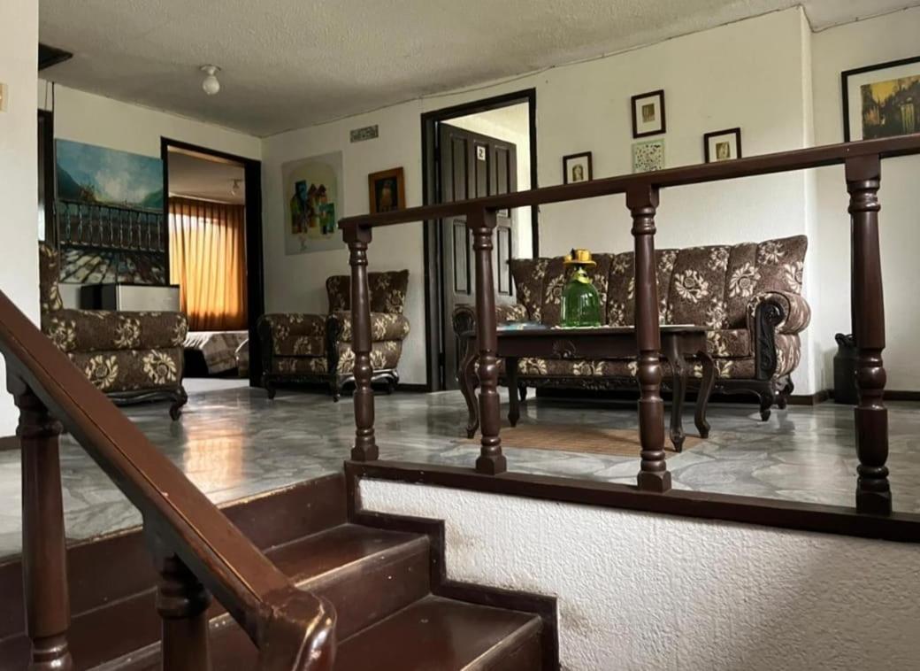 Hosteria La Gaviota Bed & Breakfast Riobamba Bagian luar foto